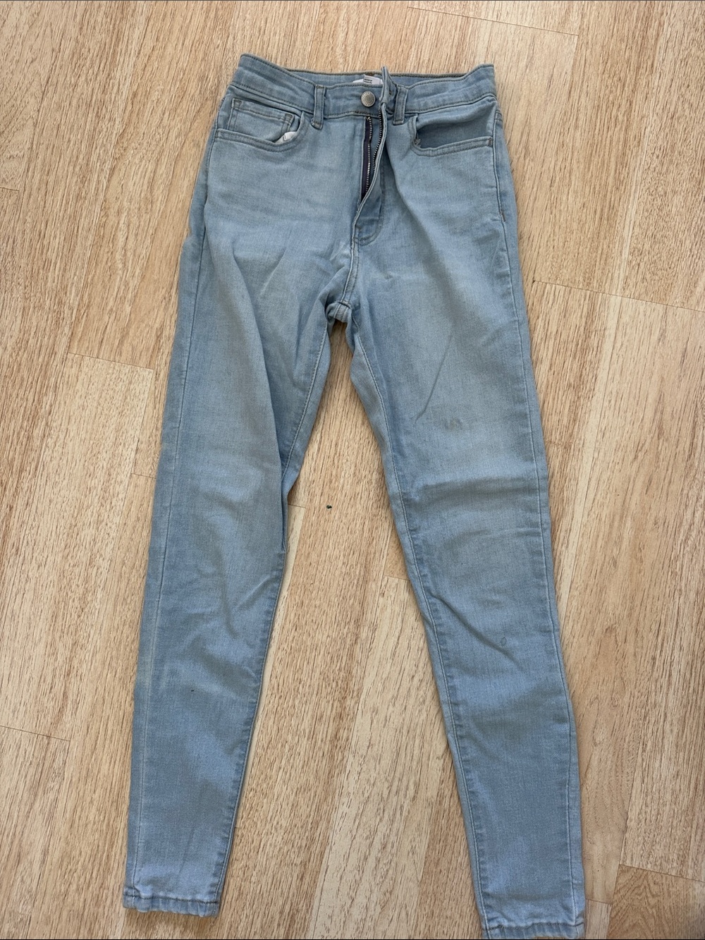 Forever 21 Women’s Light Wash Skinny Jeans